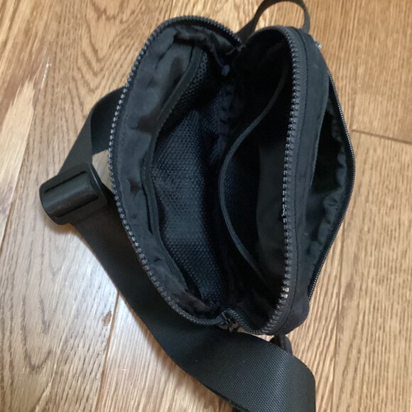 LULULEMON Everywhere Belt Bag 1L BLACK WHITE GRID EBB ORIGINAL STRAP OG ATHLETIC - Picture 5 of 7